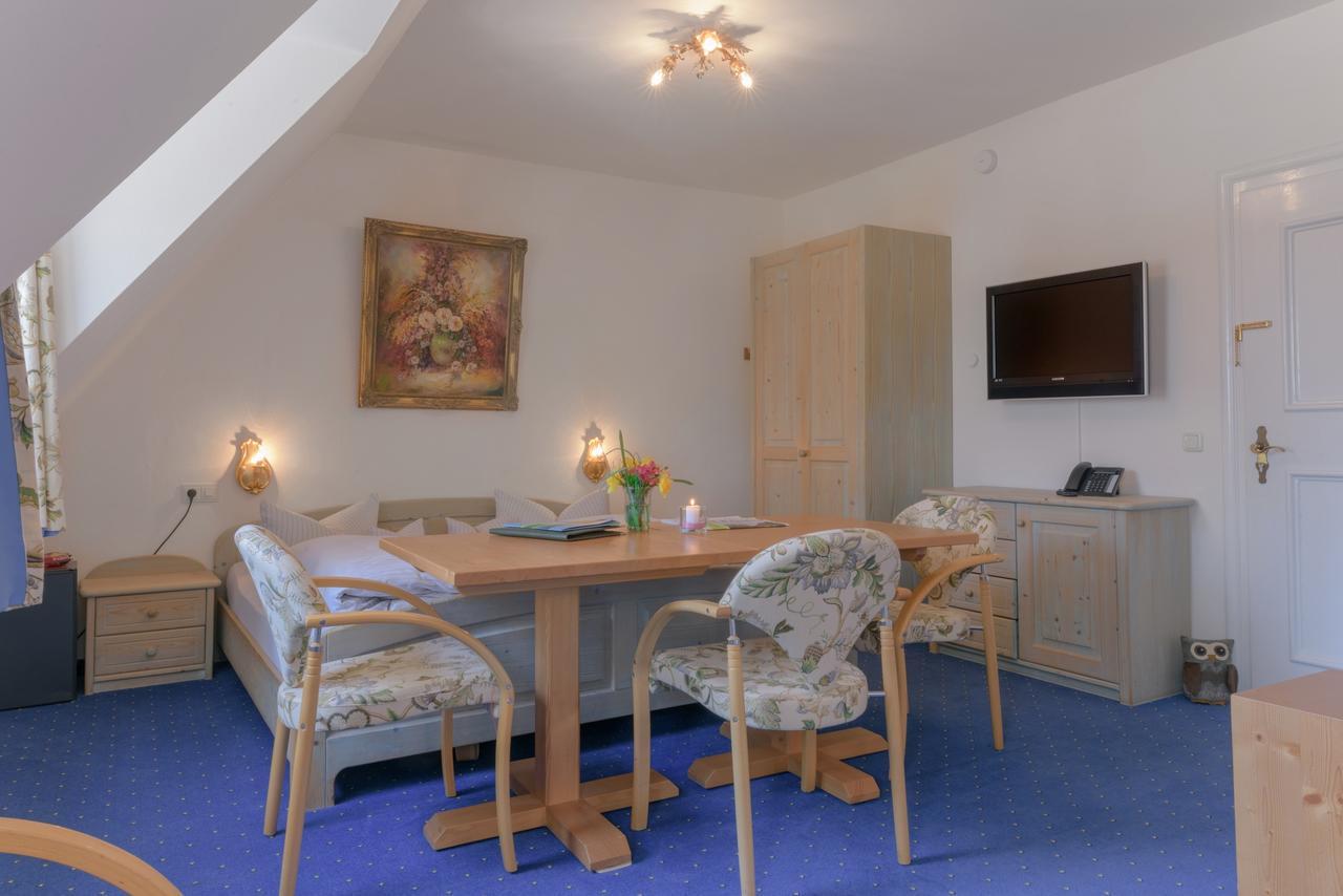 Hotel "Malerwinkel" Gmbh Seeon-Seebruck Eksteriør bilde